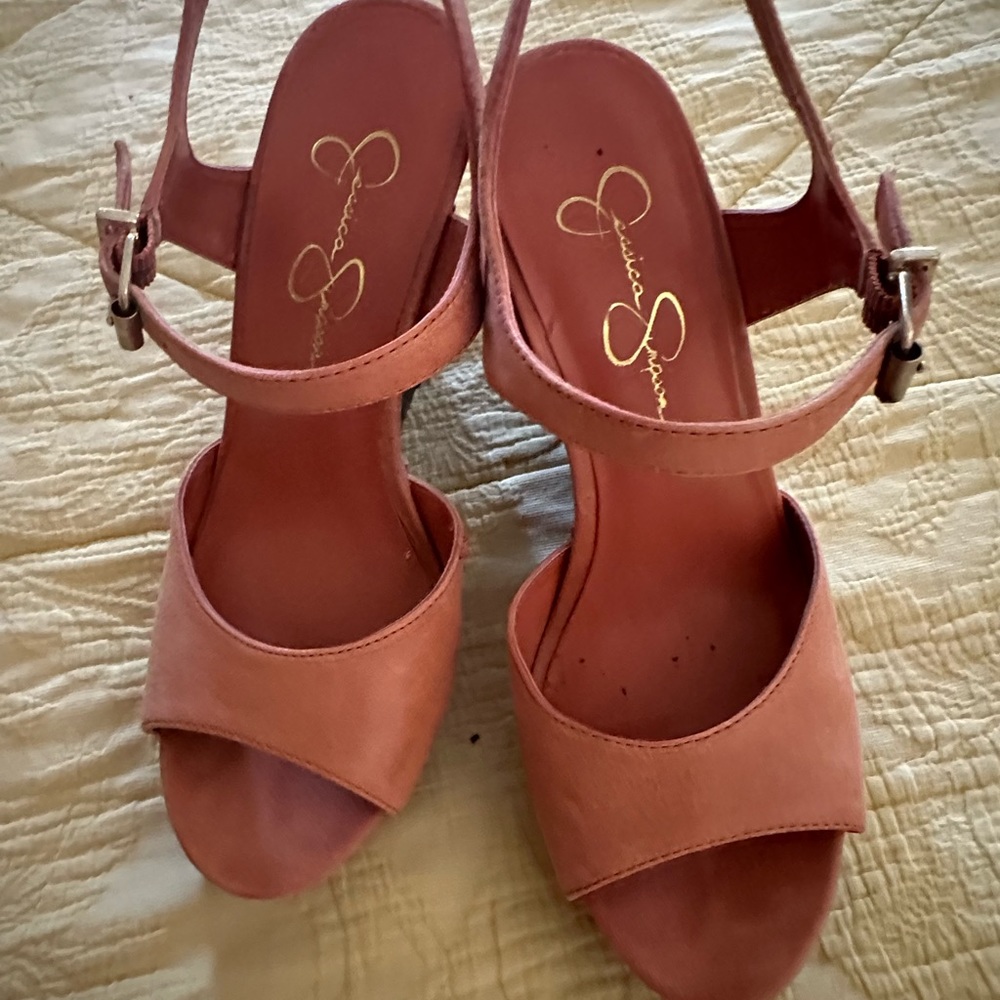 Jessica Simpson salmon wedge